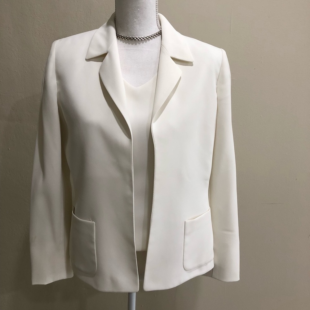 Kasper three piece suit size: 8P